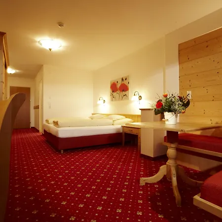 فندق Alpengasthof Gruener, In & Out