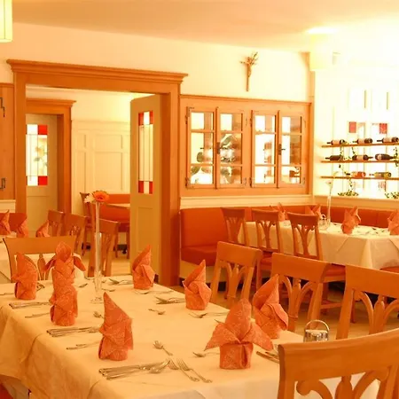 Alpengasthof Gruener, In & Out