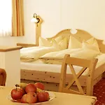 Alpengasthof Gruener, In & Out Зёльден