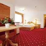 Alpengasthof Gruener, In & Out 4* Зёльден