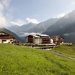 Alpengasthof Gruener, In & Out