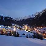 Отель Alpengasthof Gruener, In & Out