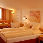 Hotel Alpengasthof Gruener, In & Out