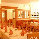 Alpengasthof Gruener, In & Out