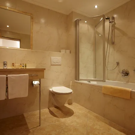 Готель Alpengasthof Gruener, In & Out Зельден