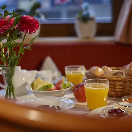 Alpengasthof Gruener, In & Out ゼルデン