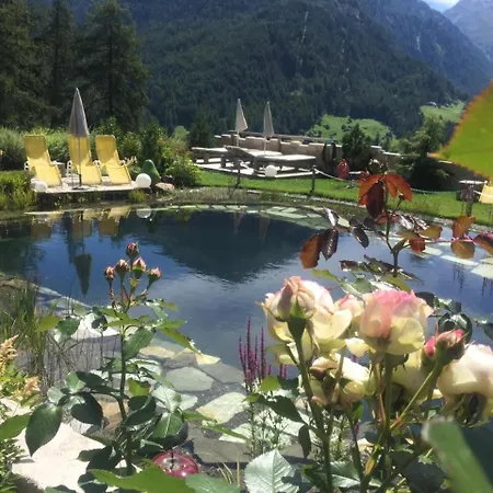 Alpengasthof Gruener, In & Out ゼルデン