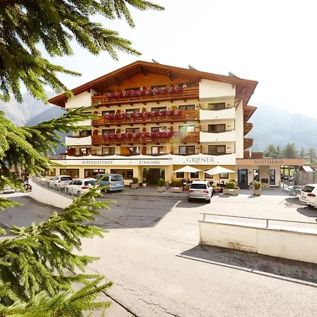 Alpengasthof Gruener, In & Out Готель