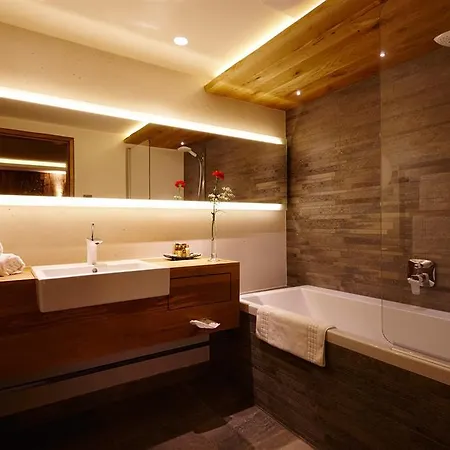 Alpengasthof Gruener, In & Out ゼルデン