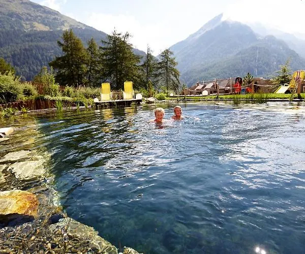 Hotel Alpengasthof Gruener, In & Out