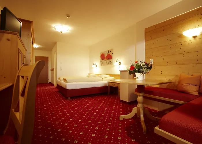 Otel Alpengasthof Gruener, In & Out