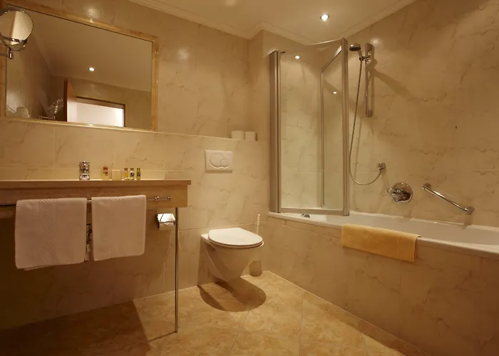 Hotel Alpengasthof Gruener, In & Out Solden