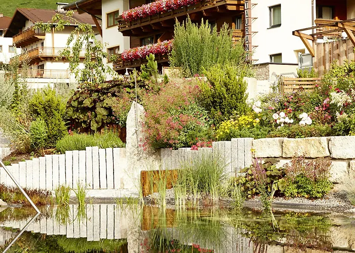 Otel Alpengasthof Gruener, In & Out