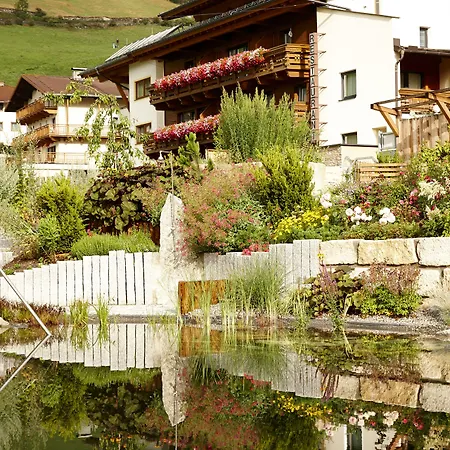 Hotel Alpengasthof Gruener, In & Out